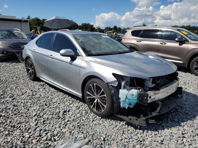4T1B11HK1JU663567 - 2018 TOYOTA CAMRY L SILVER photo 4