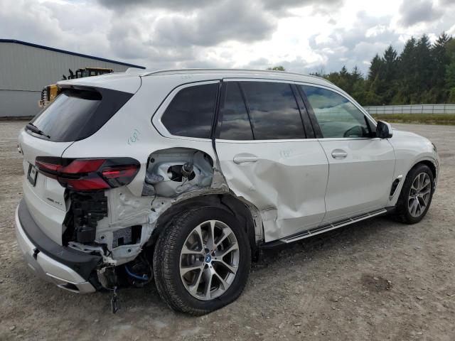 5UX43EU04R9U28192 - 2024 BMW X5 XDRIVE50E WHITE photo 3