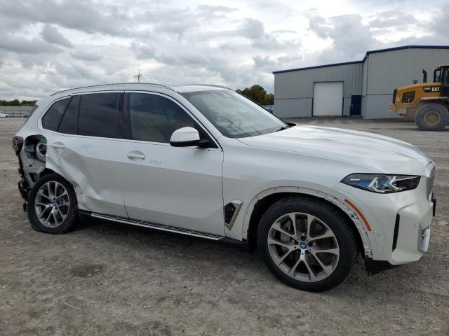 5UX43EU04R9U28192 - 2024 BMW X5 XDRIVE50E WHITE photo 4