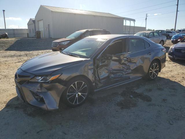 4T1B11HK6JU521988 - 2018 TOYOTA CAMRY L SILVER photo 1