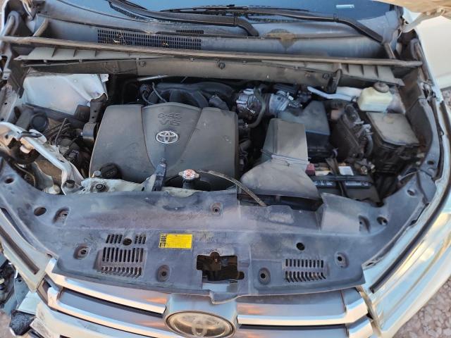 5TDKZRFH3KS553791 - 2019 TOYOTA HIGHLANDER SE WHITE photo 12