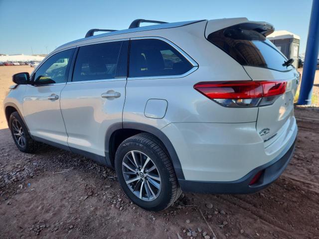5TDKZRFH3KS553791 - 2019 TOYOTA HIGHLANDER SE WHITE photo 2