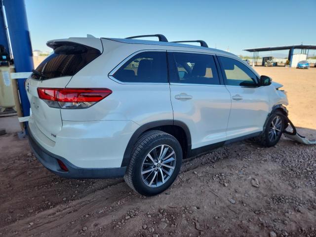 5TDKZRFH3KS553791 - 2019 TOYOTA HIGHLANDER SE WHITE photo 3