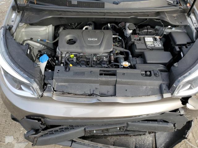 KNDJN2A22J7587621 - 2018 KIA SOUL GRAY photo 11