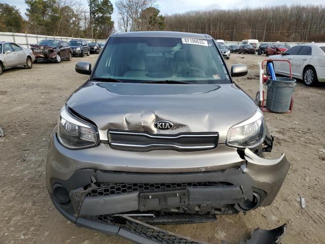 KNDJN2A22J7587621 - 2018 KIA SOUL GRAY photo 5