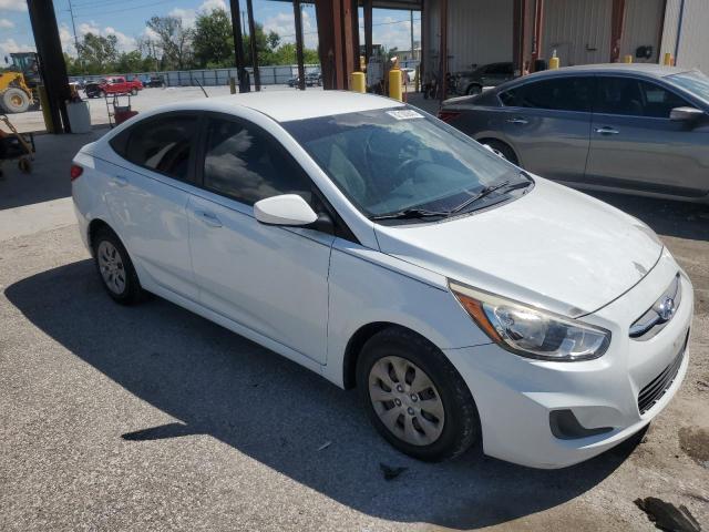 KMHCT4AE3GU060889 - 2016 HYUNDAI ACCENT SE WHITE photo 4