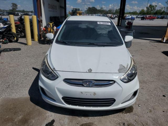 KMHCT4AE3GU060889 - 2016 HYUNDAI ACCENT SE WHITE photo 5