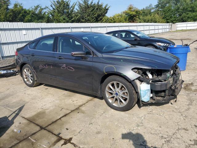 3FA6P0H73HR208379 - 2017 FORD FUSION SE GRAY photo 4