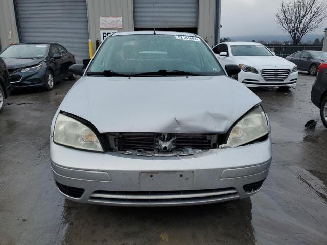 1FAHP34N46W142160 - 2006 FORD FOCUS ZX4 SILVER photo 5