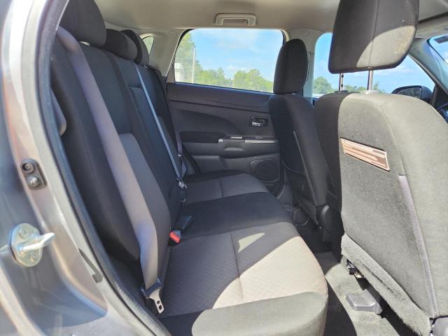 JA4AP3AU9JZ004543 - 2018 MITSUBISHI OUTLANDER ES فضي صورة 11