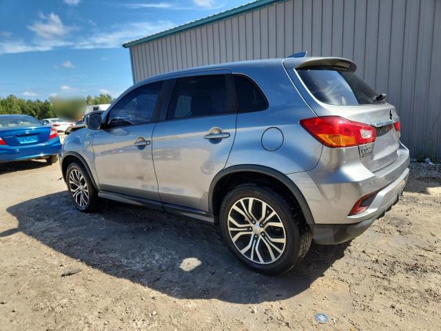 JA4AP3AU9JZ004543 - 2018 MITSUBISHI OUTLANDER ES فضي صورة 2
