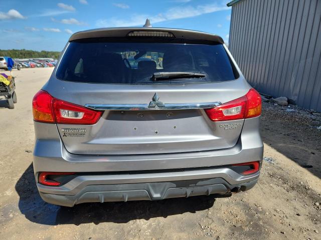 JA4AP3AU9JZ004543 - 2018 MITSUBISHI OUTLANDER ES فضي صورة 6