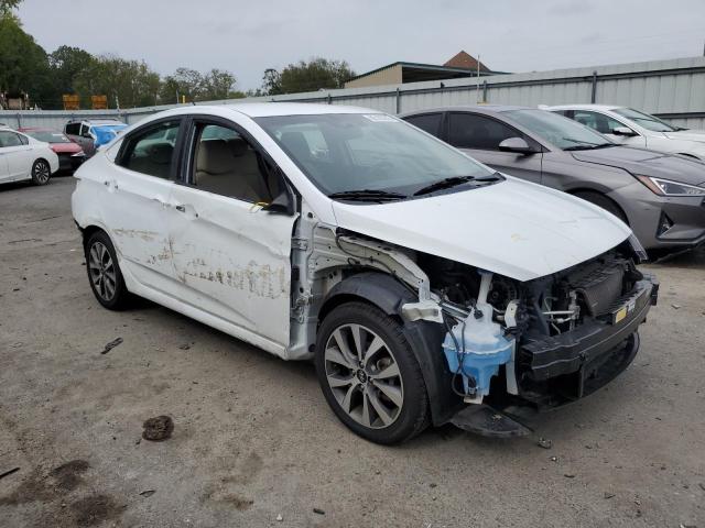 KMHCT4AE4HU334991 - 2017 HYUNDAI ACCENT SE WHITE photo 4