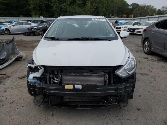 KMHCT4AE4HU334991 - 2017 HYUNDAI ACCENT SE WHITE photo 5