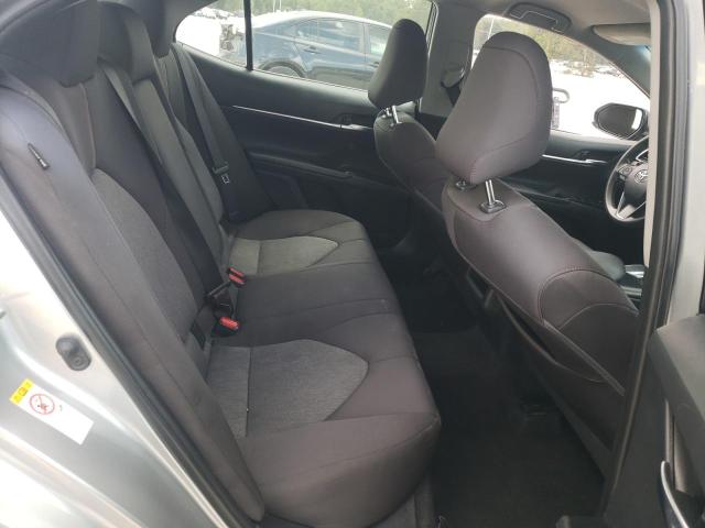 4T1B11HK5JU139399 - 2018 TOYOTA CAMRY L SILVER photo 10