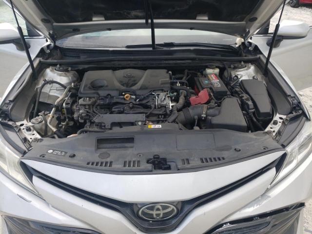 4T1B11HK5JU139399 - 2018 TOYOTA CAMRY L SILVER photo 11