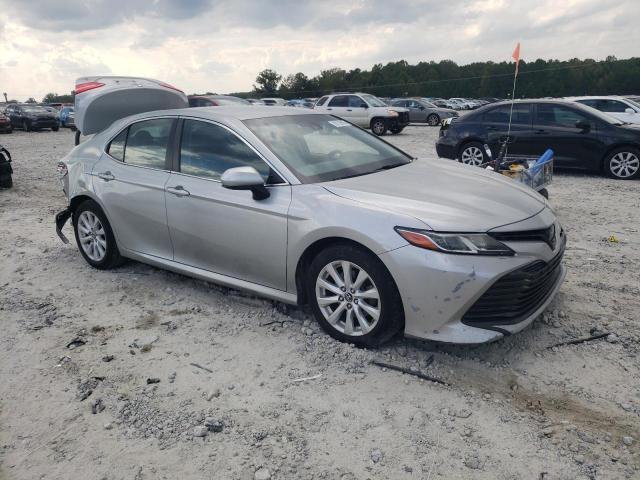 4T1B11HK5JU139399 - 2018 TOYOTA CAMRY L SILVER photo 4