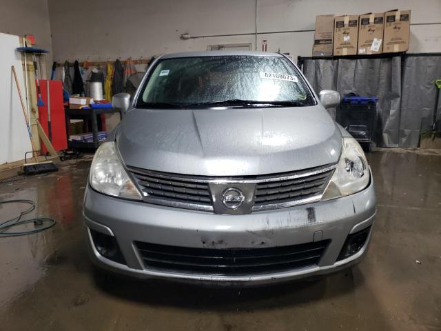 3N1BC11E09L449665 - 2009 NISSAN VERSA S SILVER photo 5