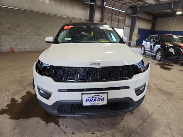 3C4NJDBB7JT395873 - 2018 JEEP COMPASS LATITUDE Beyaz fotoğraf 5