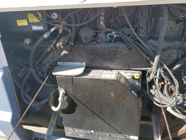 1RF120619Y2010534 - 2000 ROADMASTER RAIL DYANASTER WHITE photo 7