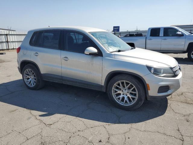 WVGAV3AX0DW620400 - 2013 VOLKSWAGEN TIGUAN S 银色 照片 4