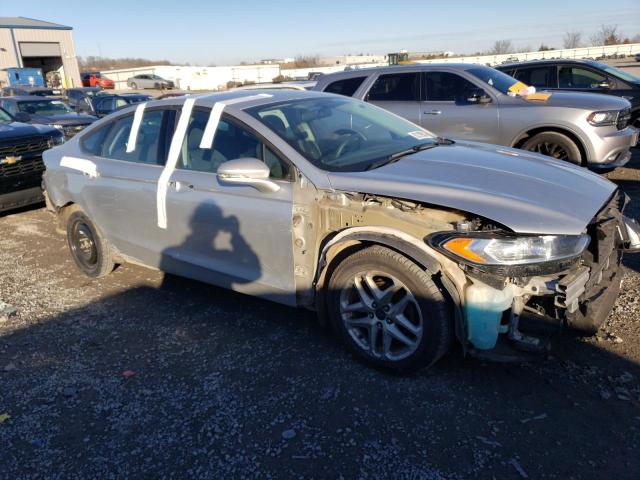 3FA6P0H77GR210988 - 2016 FORD FUSION SE SILVER photo 4