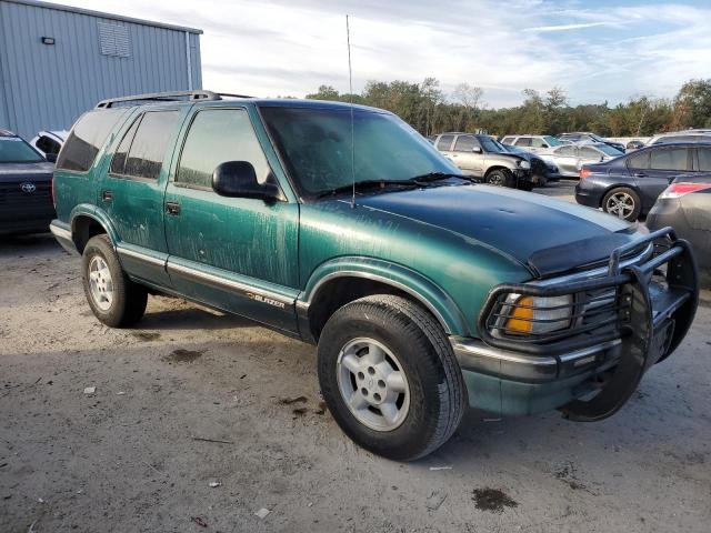 1GNDT13W1V2200838 - 1997 CHEVROLET BLAZER GREEN photo 4