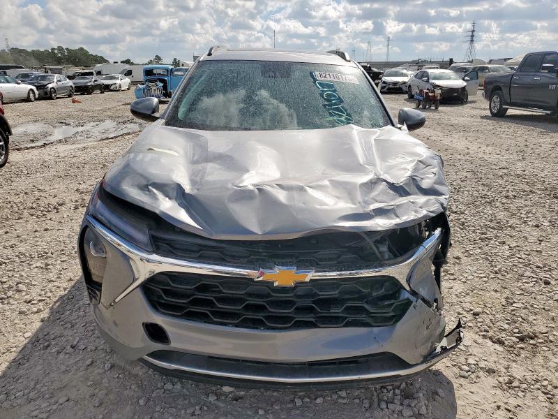 KL77LHE26RC044141 - 2024 CHEVROLET TRAX 1LT SILVER photo 5