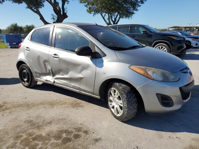 JM1DE1KY8C0147098 - 2012 MAZDA MAZDA2 SILVER photo 4