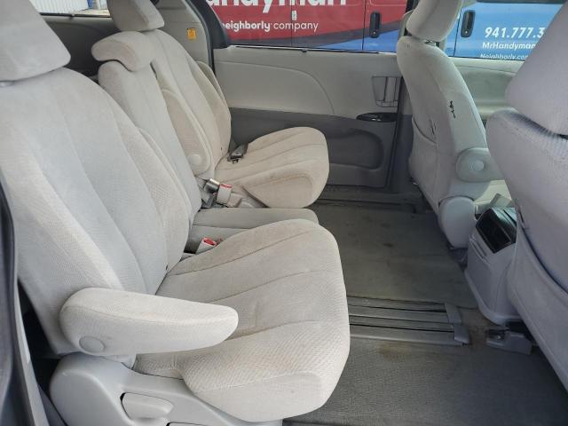 5TDKK3DCXDS391282 - 2013 TOYOTA SIENNA LE ვერცხლისფერი ფოტო 11