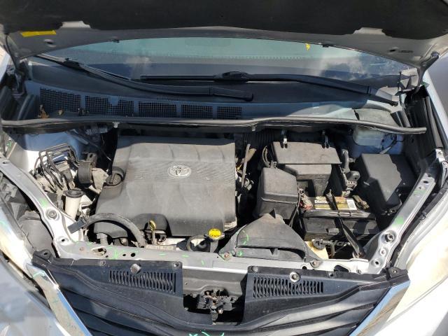 5TDKK3DCXDS391282 - 2013 TOYOTA SIENNA LE ვერცხლისფერი ფოტო 12