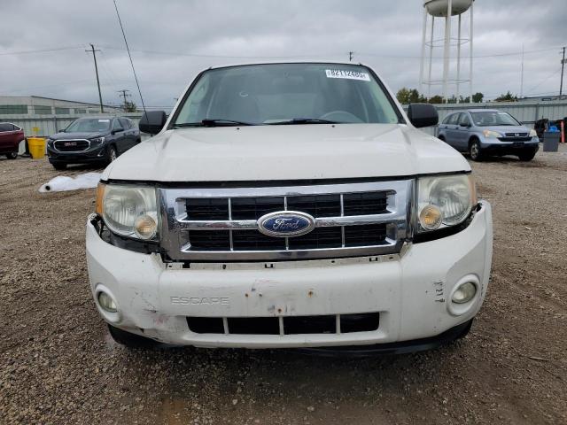 1FMCU0C79BKB54705 - 2011 FORD ESCAPE XLS WHITE photo 5