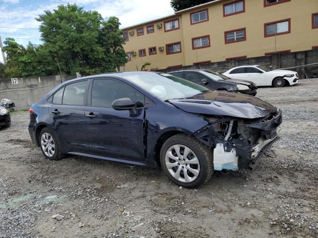 5YFEPMAE2MP168642 - 2021 TOYOTA COROLLA LE BLUE photo 4