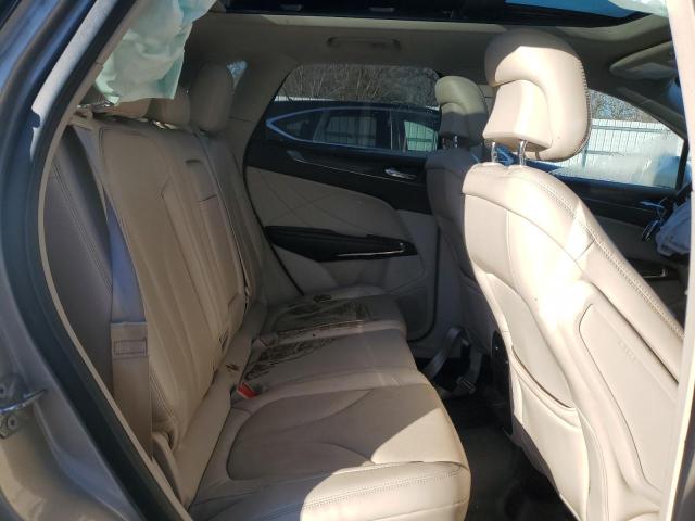 5LMCJ3D93HUL08202 - 2017 LINCOLN MKC RESERVE BEIGE photo 11