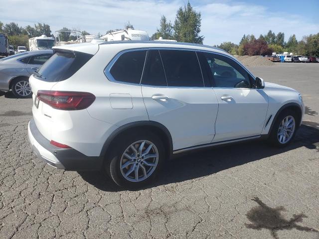 5UXCR6C50KLL03163 - 2019 BMW X5 XDRIVE40I WHITE photo 3