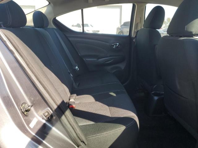 3N1CN7AP2KL868299 - 2019 NISSAN VERSA S Grau Foto 10