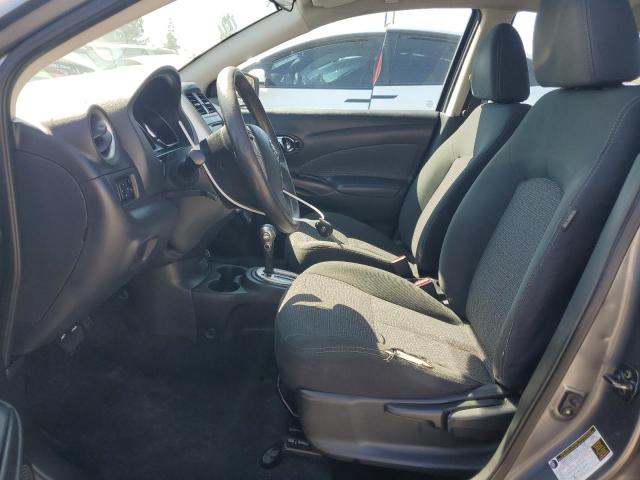 3N1CN7AP2KL868299 - 2019 NISSAN VERSA S Grau Foto 7