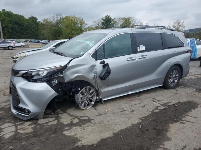 2025 TOYOTA SIENNA XLE, 