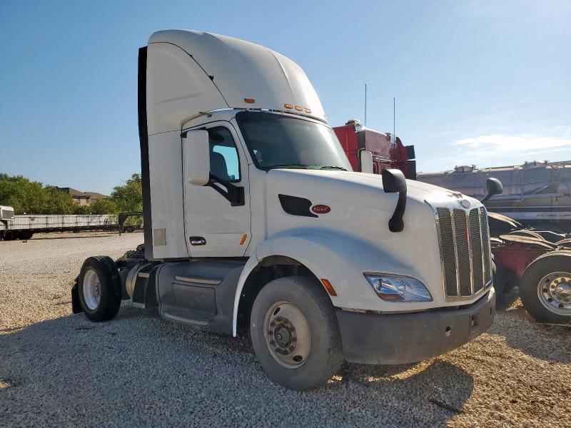 2017 PETERBILT TRACTOR 579, null