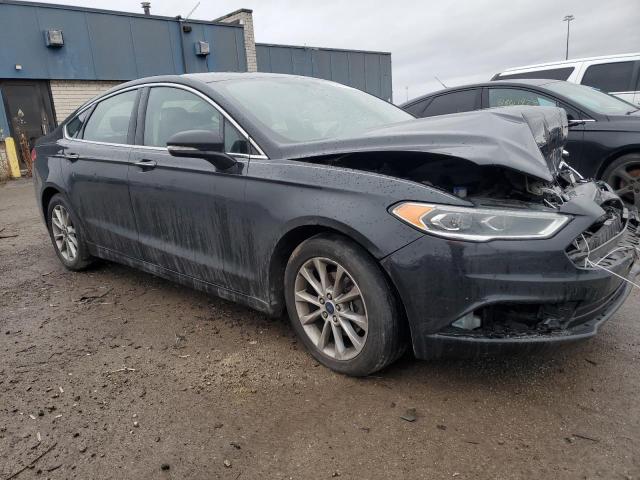 3FA6P0HDXHR185933 - 2017 FORD FUSION SE BLACK photo 4