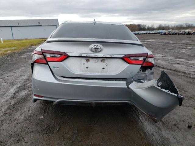 4T1G11AK2MU445982 - 2021 TOYOTA CAMRY SE SILVER photo 6