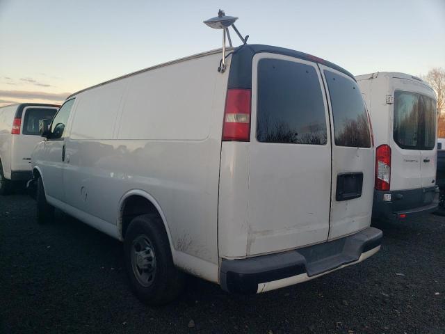 1GCGG25V871224311 - 2007 CHEVROLET EXPRESS G2 WHITE photo 2