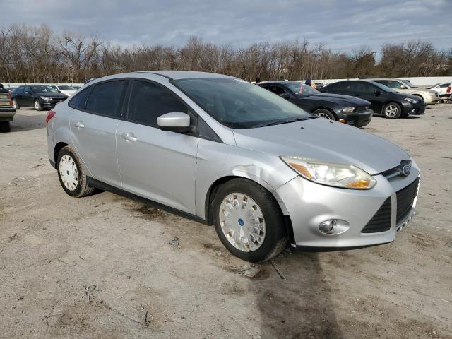 1FAHP3F27CL284566 - 2012 FORD FOCUS SE SILVER photo 4