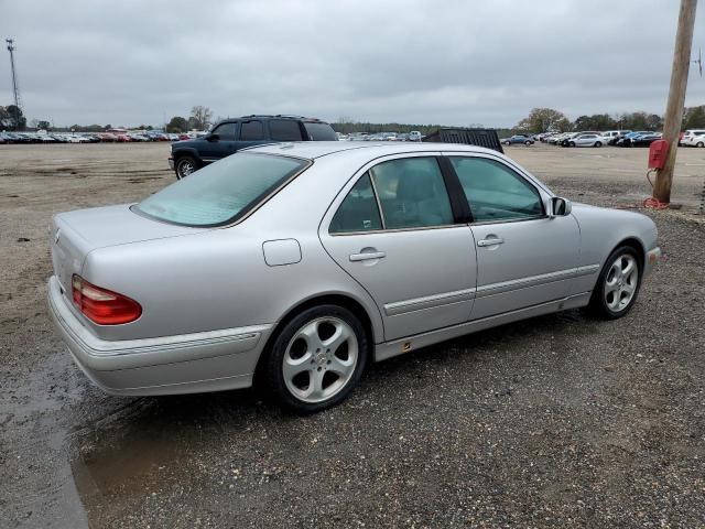 WDBJF65J62B481000 - 2002 MERCEDES-BENZ E 320 SILVER photo 3