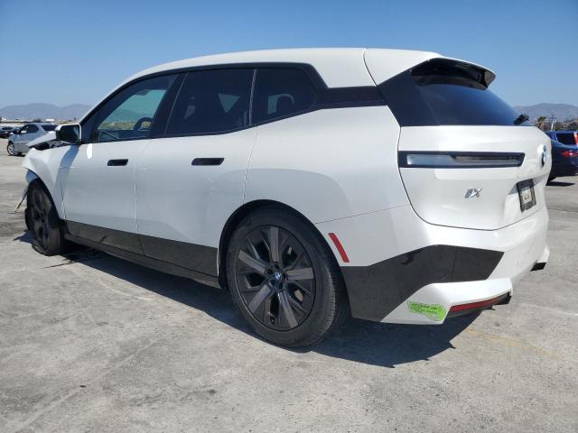 WB523CF02PCM57812 - 2023 BMW IX XDRIVE50 Blanc photo 2