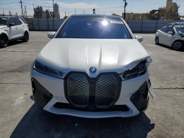 WB523CF02PCM57812 - 2023 BMW IX XDRIVE50 Blanc photo 5