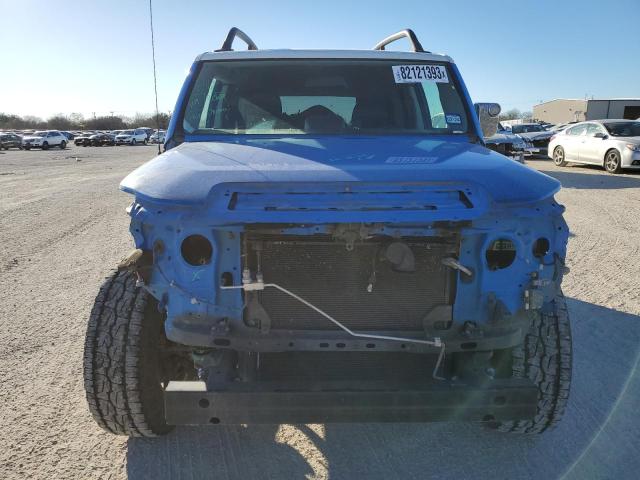 JTEBU11F080104713 - 2008 TOYOTA FJ CRUISER BLUE photo 5