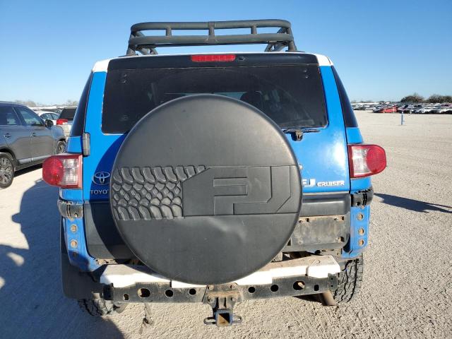 JTEBU11F080104713 - 2008 TOYOTA FJ CRUISER BLUE photo 6