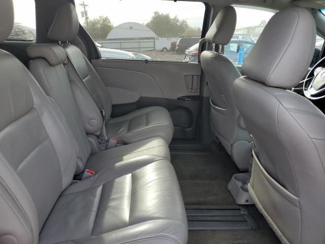 5TDYZ3DCXHS778099 - 2017 TOYOTA SIENNA XLE GRAY photo 11
