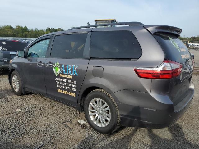 5TDYZ3DCXHS778099 - 2017 TOYOTA SIENNA XLE GRAY photo 2